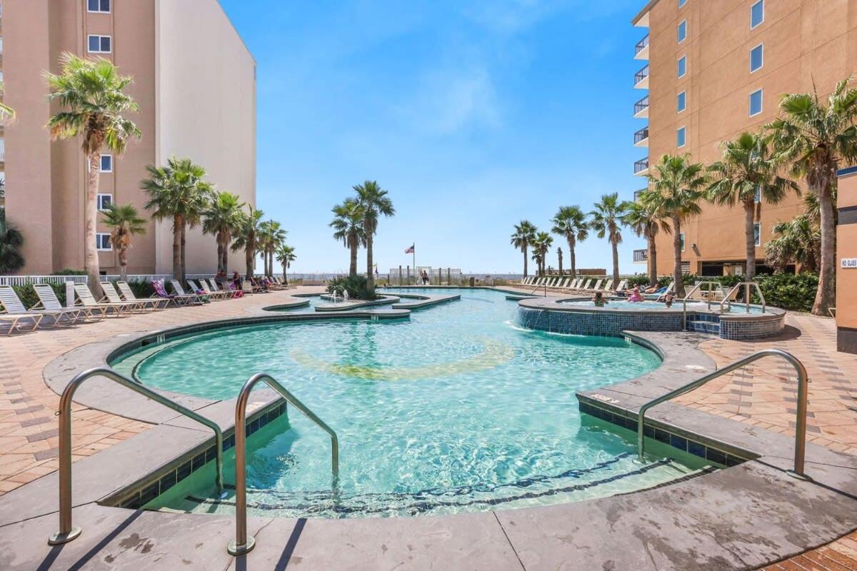 Crystal Tower 206 Amenities Galore *